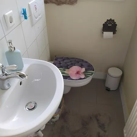 民宿 Romantischer Traum, Nur 1 Tag Im Voraus Zu Buchen, Mit Tv Inkl Netflix 比勒费尔德