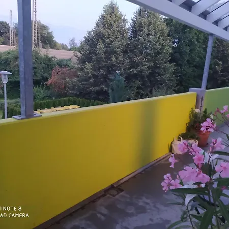 民宿 Romantischer Traum, Nur 1 Tag Im Voraus Zu Buchen, Mit Tv Inkl Netflix 比勒费尔德